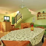 Stone House Oreb's - Two Bedroom Stone House With Terrace And Garden View Casa de Férias