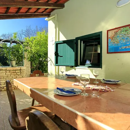 Stone House Oreb's - Two Bedroom Stone House With Terrace And Garden View