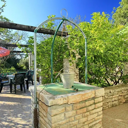 Stone House Oreb's - Two Bedroom Stone House With Terrace And Garden View *